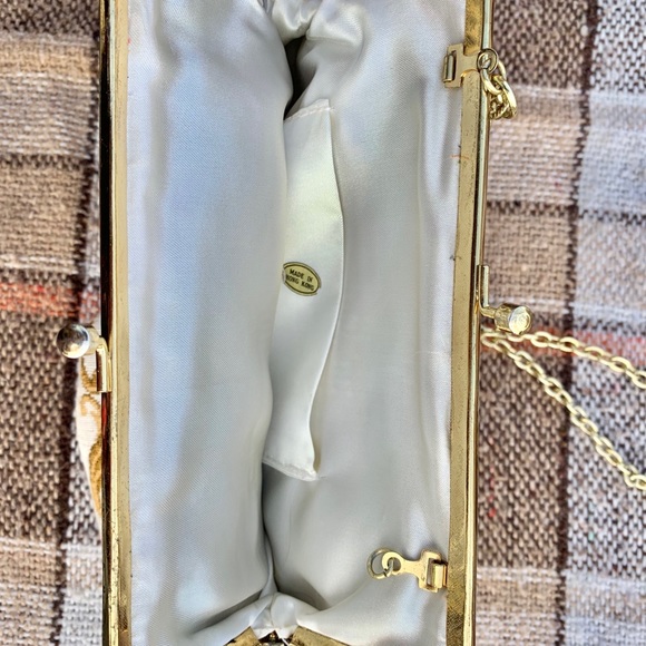 Vintage design clutch with hand chain - Picture 3 of 4